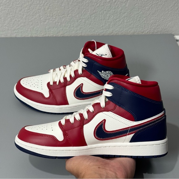 Women’s Nike Air Jordan 1 mid USA Size 8W/6.5M. Brand New!!! 💯 Authentic. - Picture 6 of 9